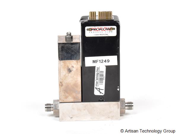 Contrôleur De Débit Massique UFC-1100 Pour Hélium - 1000 SCCM, Reconditionné, Port 1/4"