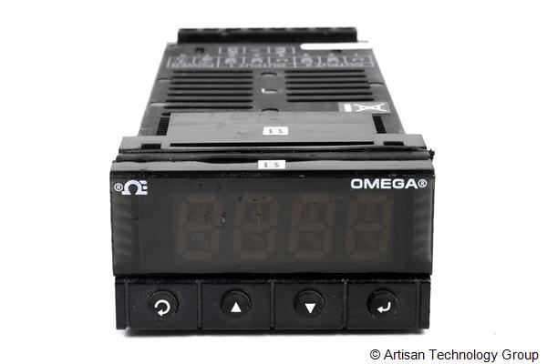OMEGA CNi3233 Temperature and Process Controller