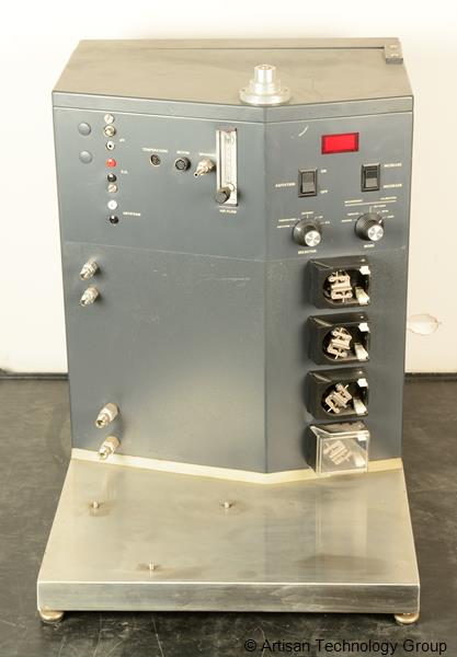 Eppendorf / New Brunswick Scientific BioFlow II Batch / Continuous Benchtop Fermentor