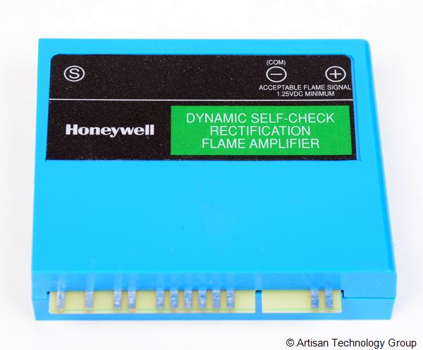 Honeywell R7824C Plug-In Flame Signal Amplifier