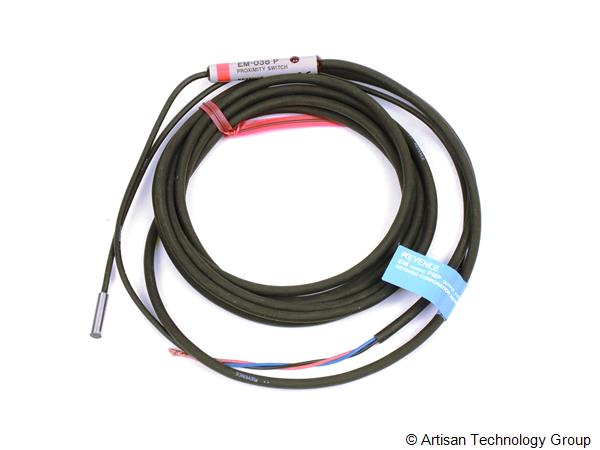 Keyence EM-038P Proximity Sensor With In-Cable Amplifiers