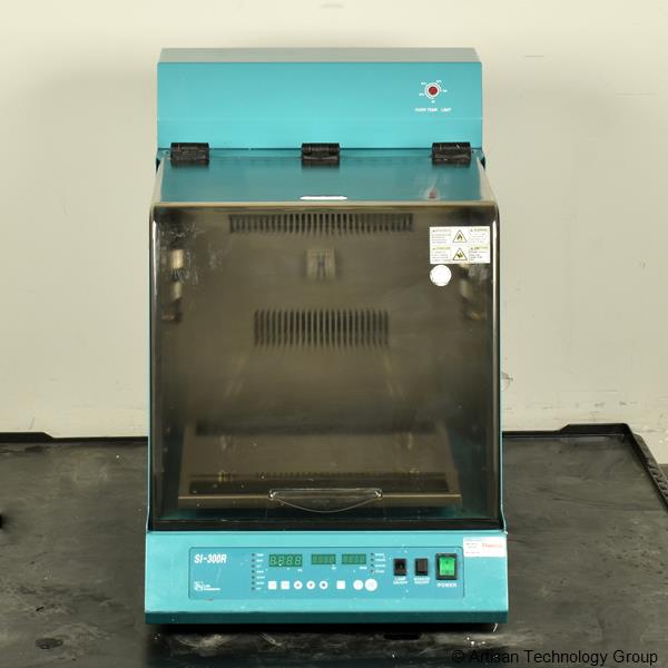 Lab Companion SI-300R Shaking Incubator