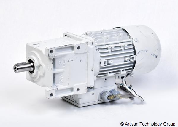 Lenze GST04-2M VBR071C32 Helical Gearbox