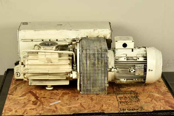 Leybold SV 300 Rotary Pump