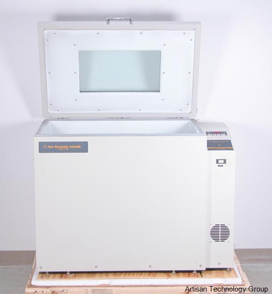 AT DESIGN LAB. × A-RT BRICC C25 New Brunswick Scientific (Incubated Floor Model Shaker