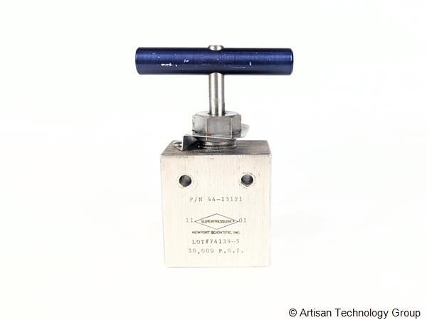 Newport Scientific 44-13121 2-Way Angle 1/4