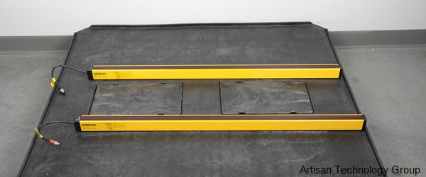 OMRON F3SL-A1046P30 Safety Light Curtain for Long Distance Detection (Emitter and Receiver)